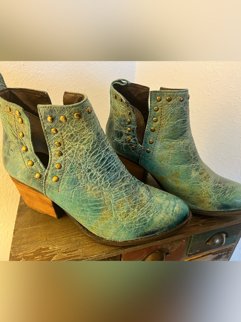 Ferrini Stella western bootie turquoise gold studs size 10